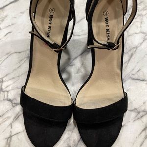 Hot Kiss velvet heels
